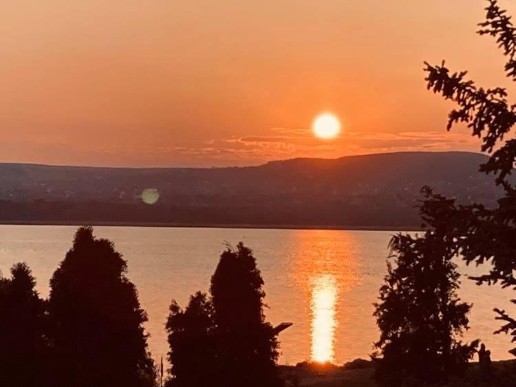 Sunset Beach Apartman Balatonfůzfő Екстериор снимка